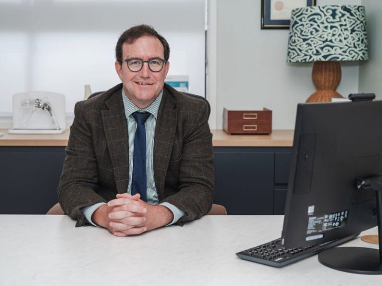 About Dr Craig Brownlie Shoulder, Knee and Hip Surgeon